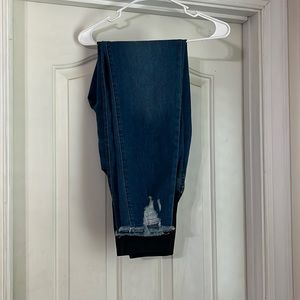 Distressed Maternity Jeggings